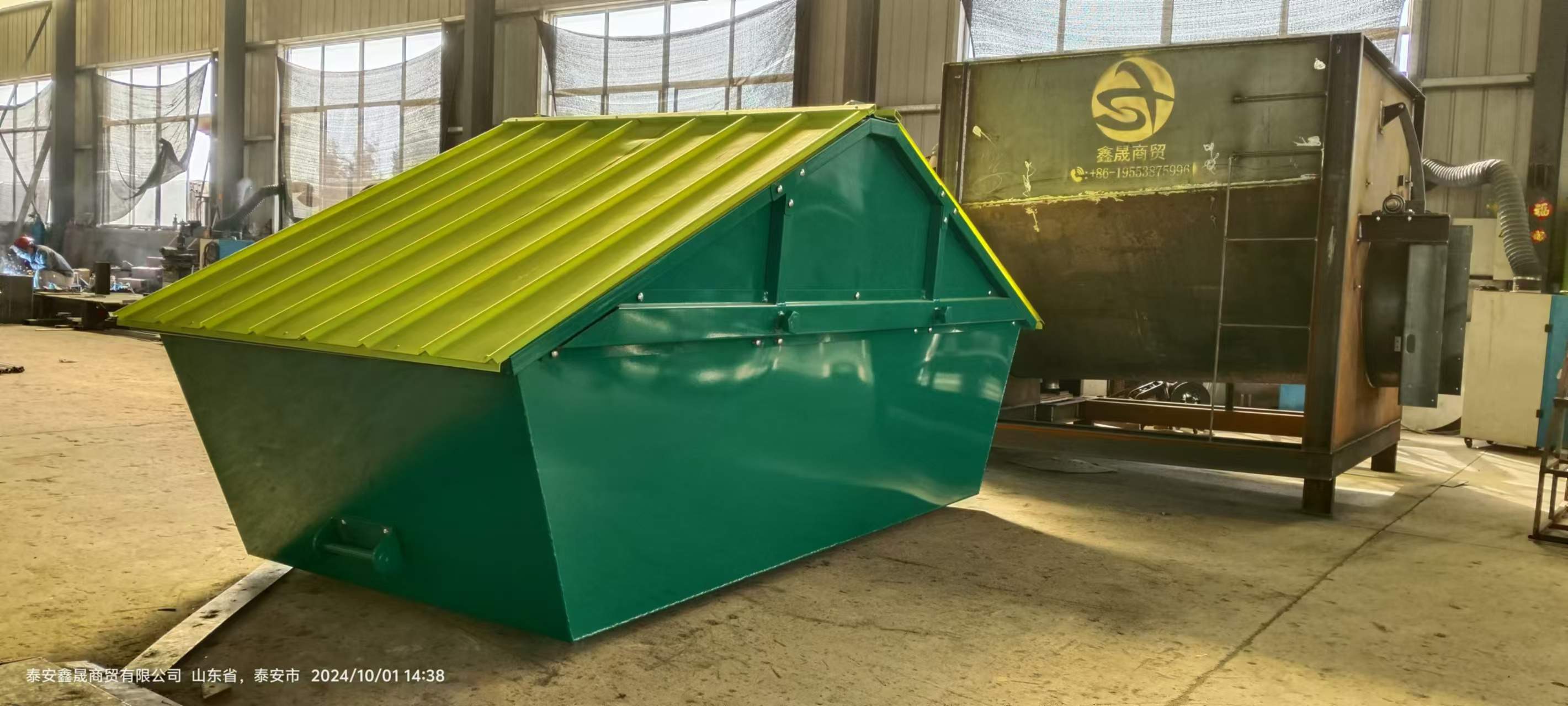 workshop - Green covered split skipping box